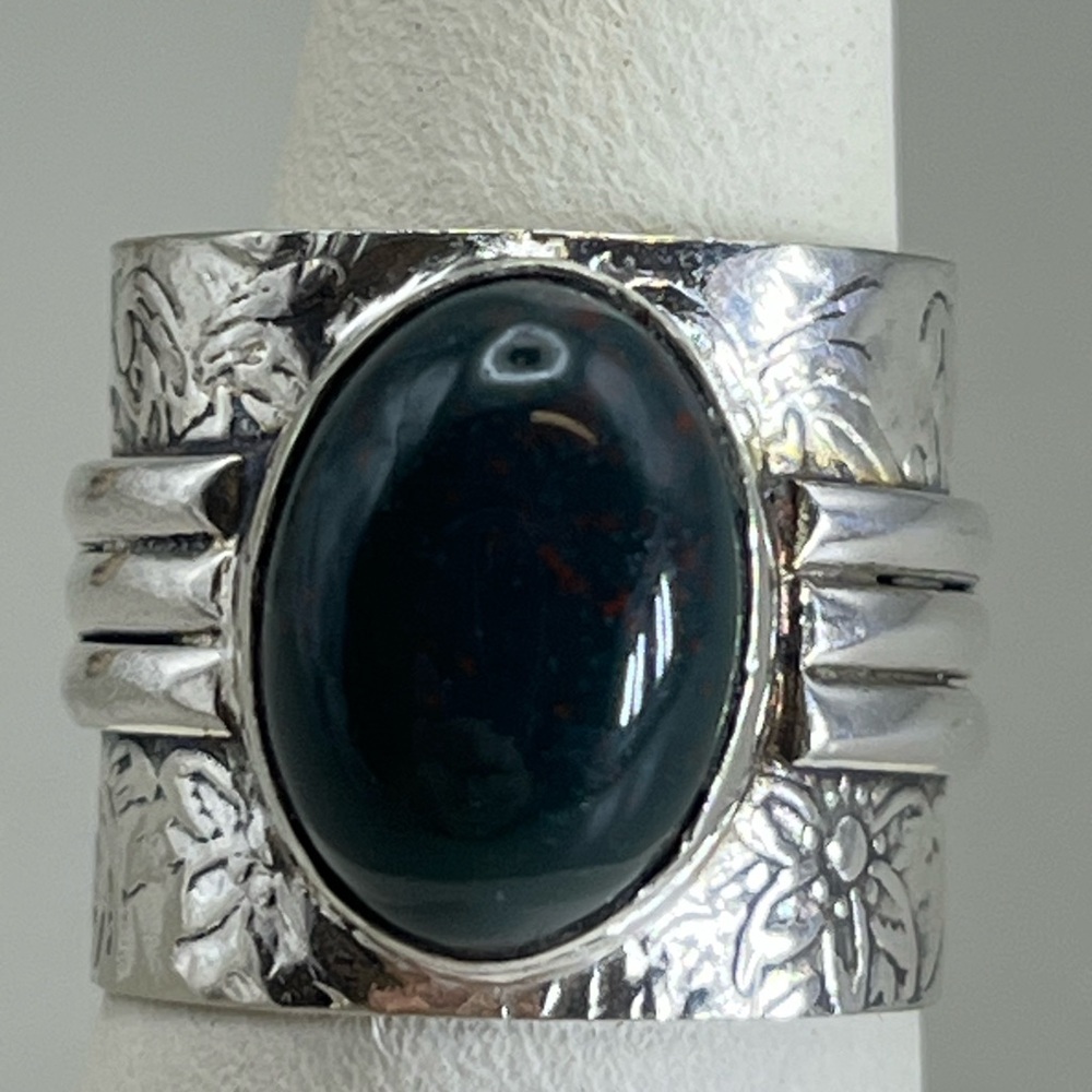Elegant Sterling Silver Floral Ring with Onyx Stone